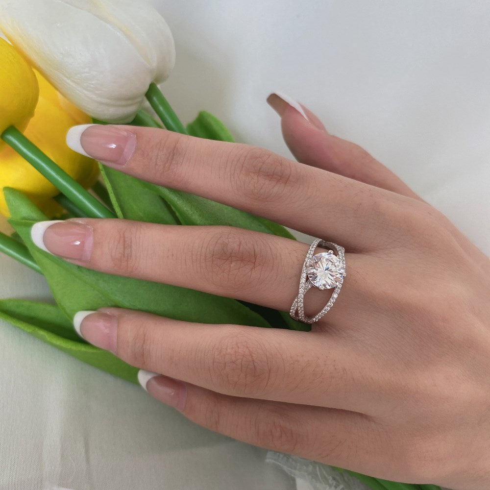 Image of someone wearing a Diana ring on middle finger