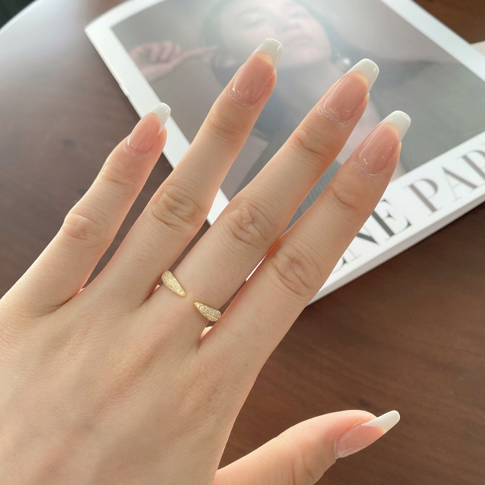 Image of someone wearing an Elena ring