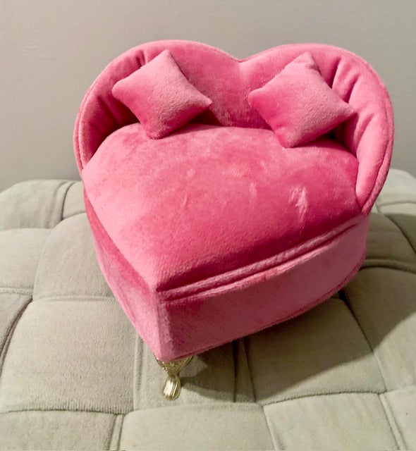 An image of a closed heart shaped jewelry box