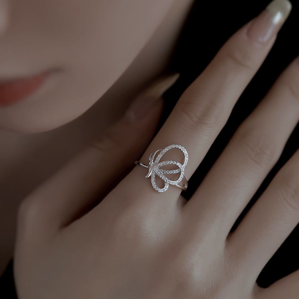 Woman wearing Olivia ring on her finger